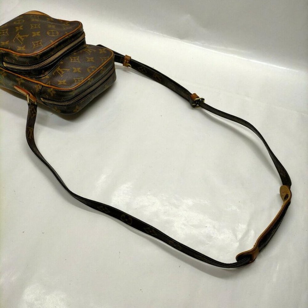 100% Authentic Louis Vuitton Amazon Monogram Cross - Picture 4 of 10